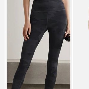 Alo Vapor Camo leggings great condition